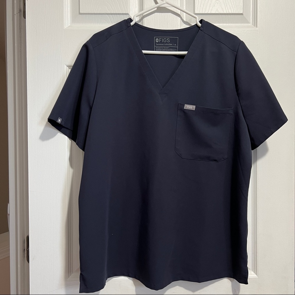 ❌SOLD❌ Figs limited edition quiet navy catarina 1 pocket scrub top